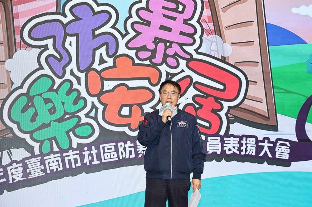 台南表揚54組社區防暴英雄！黃偉哲貼上紫絲帶 宣示打造無暴力家園