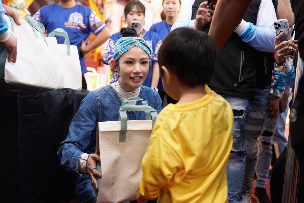 李千娜麟洛開唱  屏東麟洛王爺奶奶開工慶典送百份紅龜粿