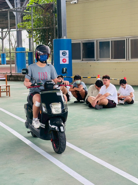黃偉哲主持道安會報 肯定團隊辛勞 全方位守護民眾用路安全