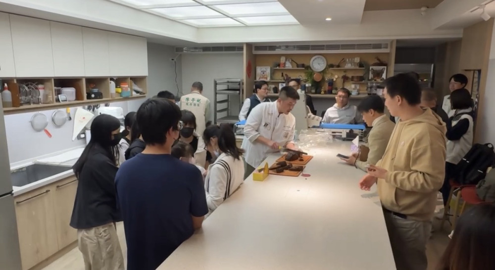 台南市府媒合民間善心 弱勢兒少品世界冠軍麵包度暖冬