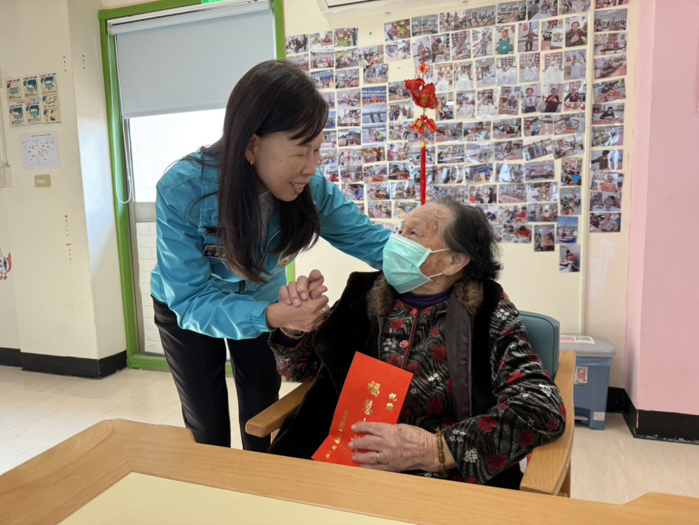 金門縣府關懷社區式長照機構長者  傳遞春節祝福