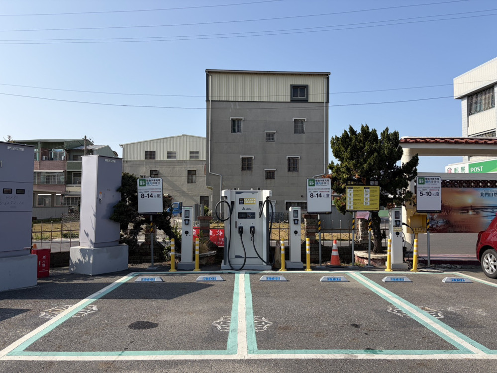 台南第六批電動車充電站啟用 11 行政區新增 40 席格位