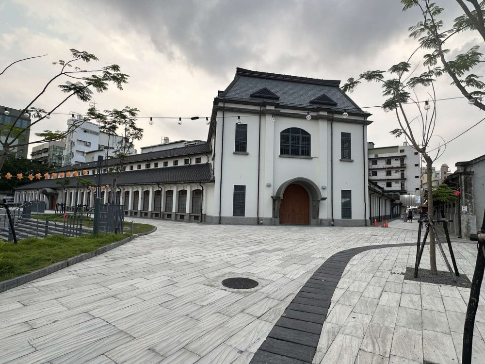 水豚君出沒府城！台南2026超萌小提燈「卡比胖拉」亮相 228連假限量開派