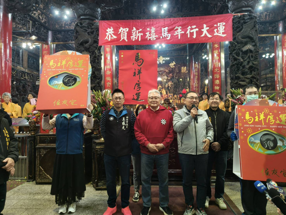 侯友宜大年初二蘆洲祈福參拜 邀市民出外賞燈 踏青走春