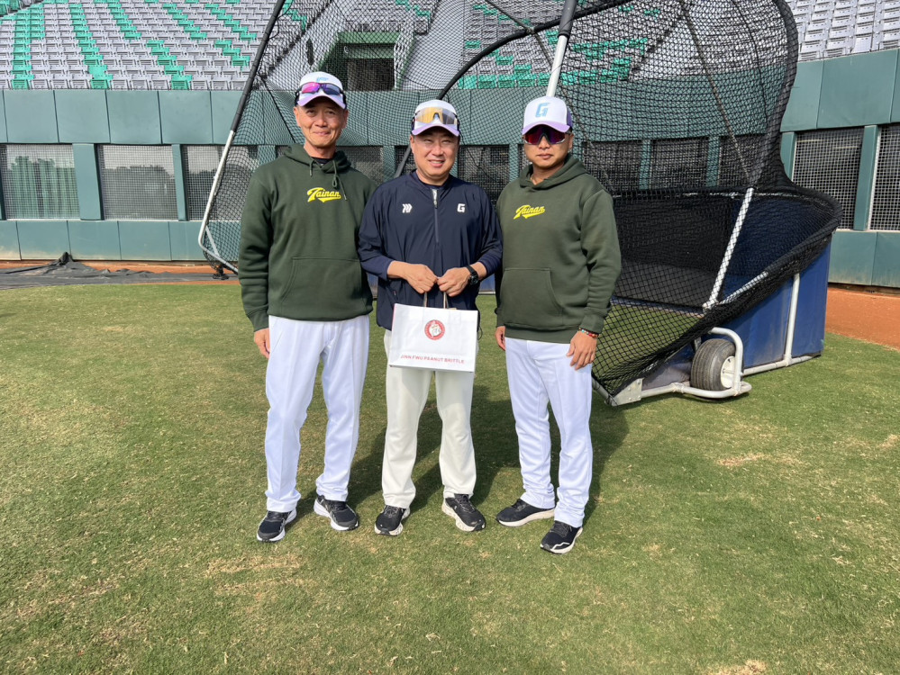 韓職雙雄聚臺南 樂天、NC恐龍亞太棒球場展開春訓