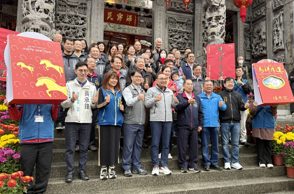 大年初四接神迎福　侯友宜至新北各區參香、發放福袋