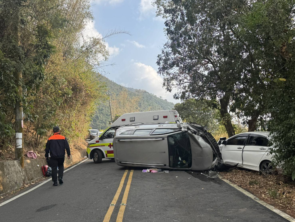 煞車失靈釀禍！高雄藤枝林道兩車對撞11傷最小6歲 