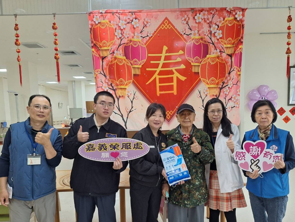 嘉義榮服處春節送暖不間斷 處關懷住院榮民長輩