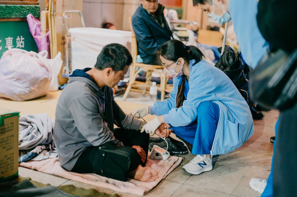 結合醫護與社工資源　新北社會局攜手思安協會為街友提供醫療服務