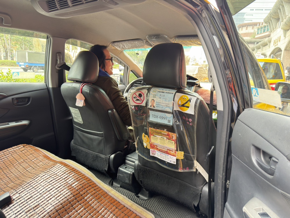 計程車「春節加成30元」已入表　新北市交通局赴板橋車站稽查宣導