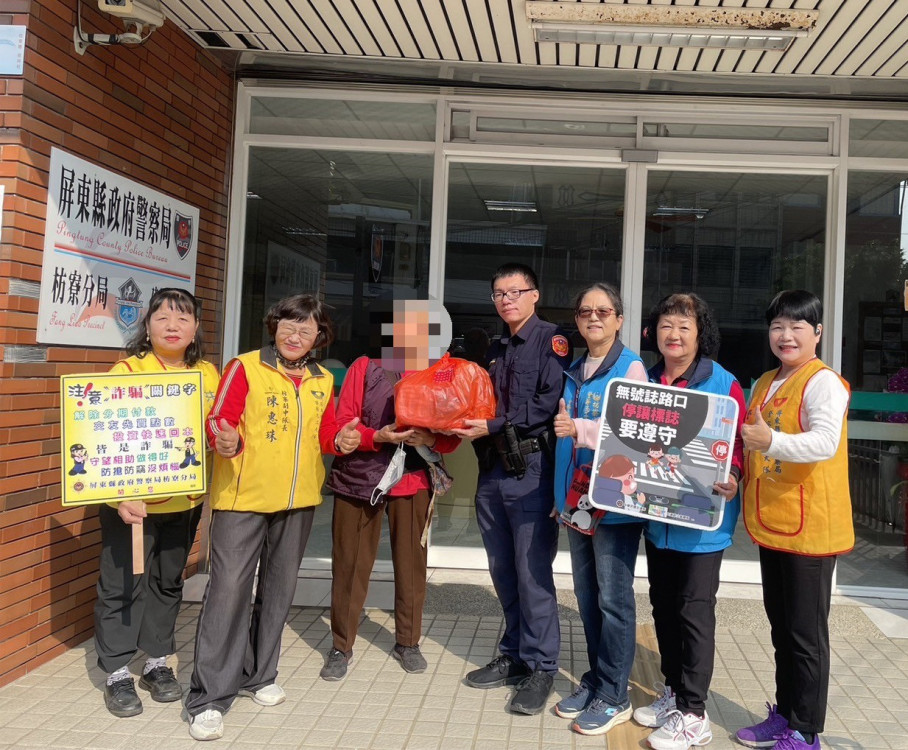 枋寮警送暖弱勢家庭  春節前夕物資關懷展現社區溫情