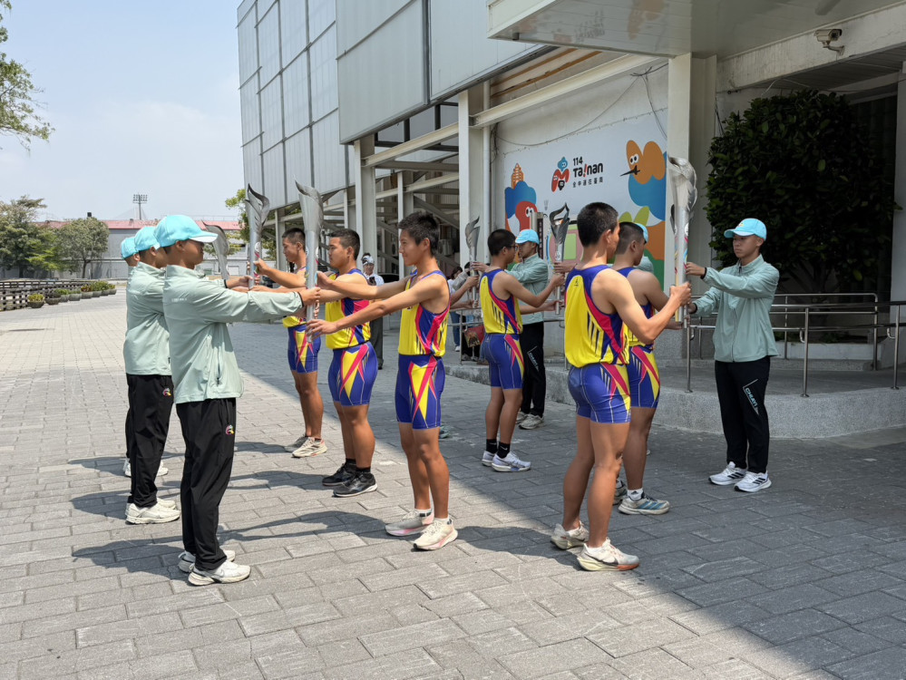 臺南迎接全中運聖火 展現體育實力與青春風采
