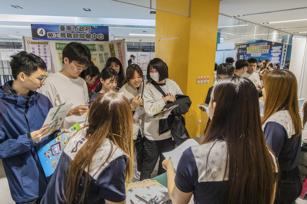 嘉藥 2026 徵才博覽會開幕，多元職缺助學生就業