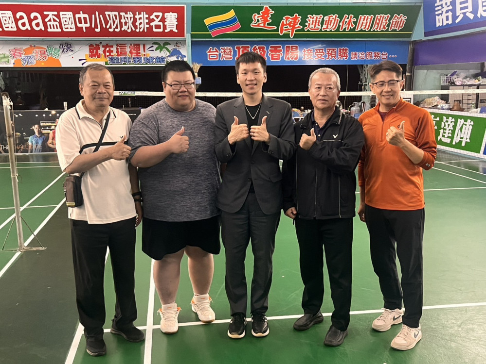 飲水思源！運動部長李洋快閃關廟「達陣羽球館」 感恩昔日復健守護情