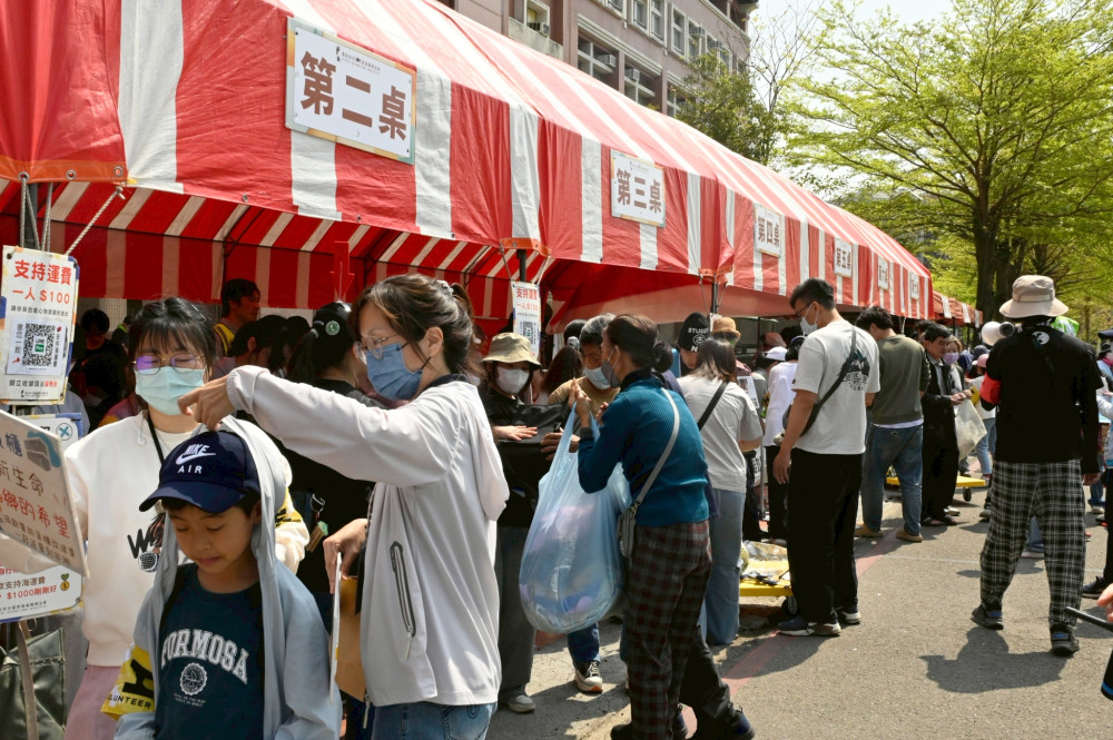 臺南舊鞋救命活動，22 噸愛心物資啟航非洲