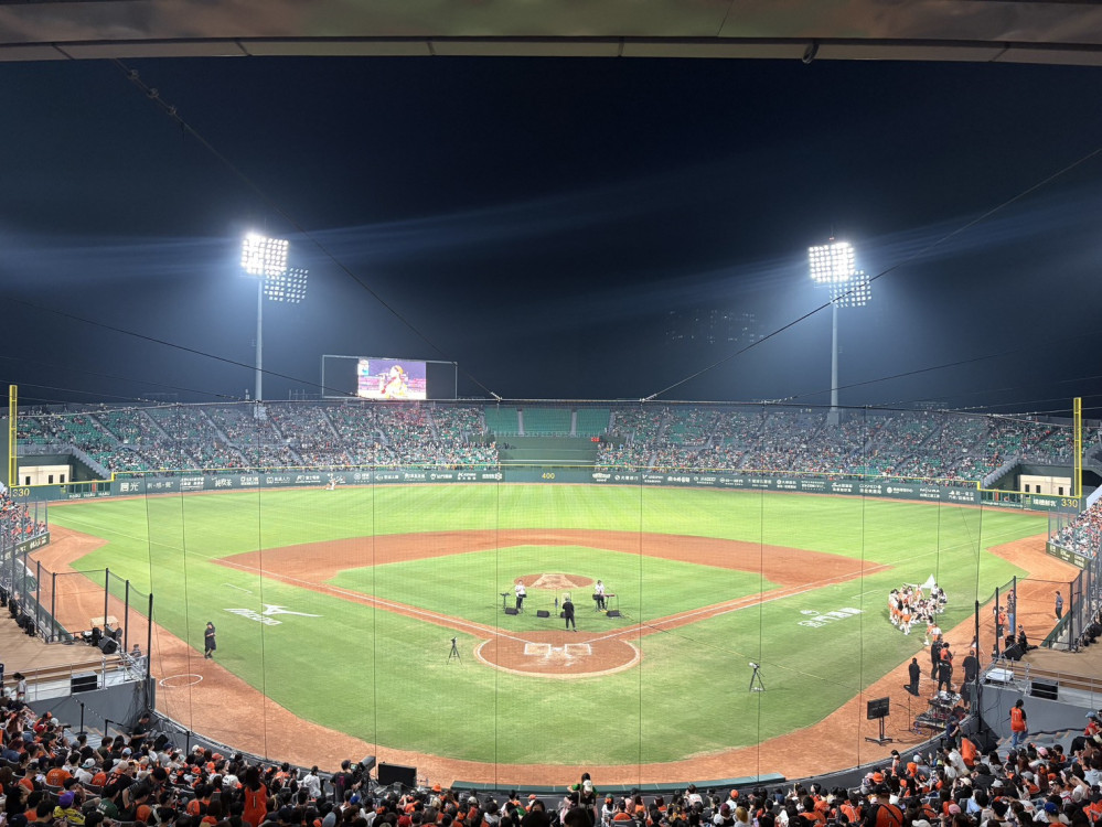 亞太成棒主球場職棒首戰圓滿落幕！黃偉哲：見證臺南棒球新紀元啟動