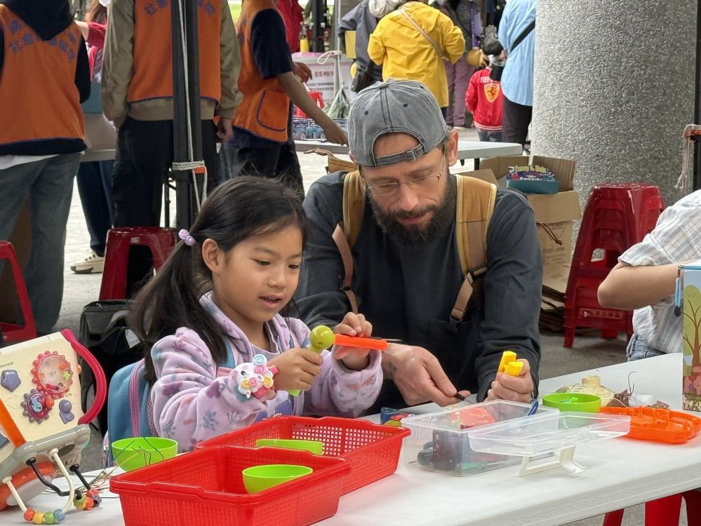 三峽「北大玩具節」歡樂登場！新北兒童發展與玩具行動車親子同樂