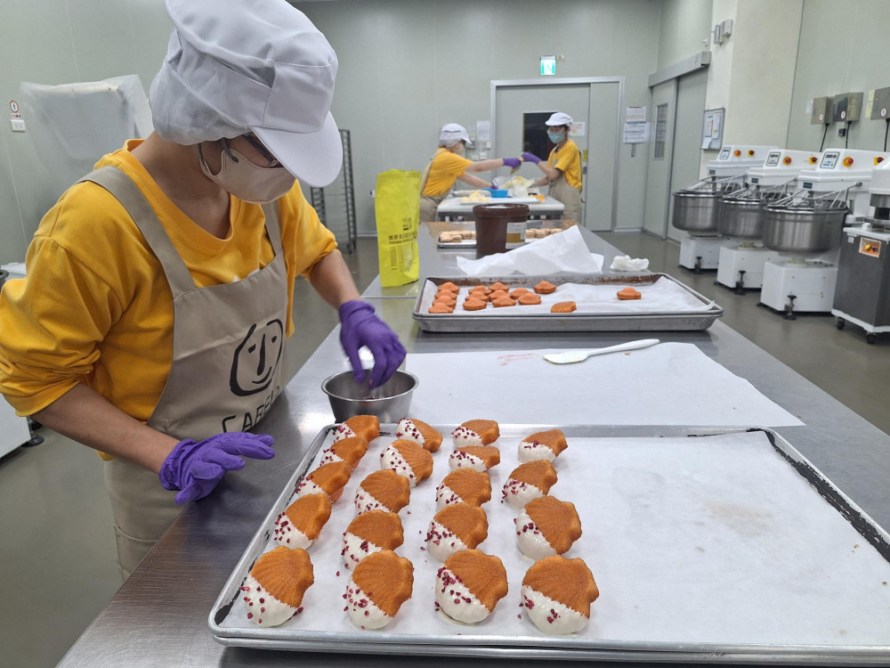 公益甜點搶市  喜憨兒庇護工場推女王甜點月