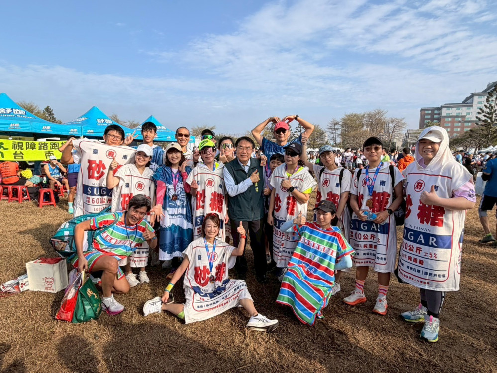 2.5萬跑者湧入府城！2026台南古都馬拉松今晨起跑 牛肉湯美食補給大獲好評