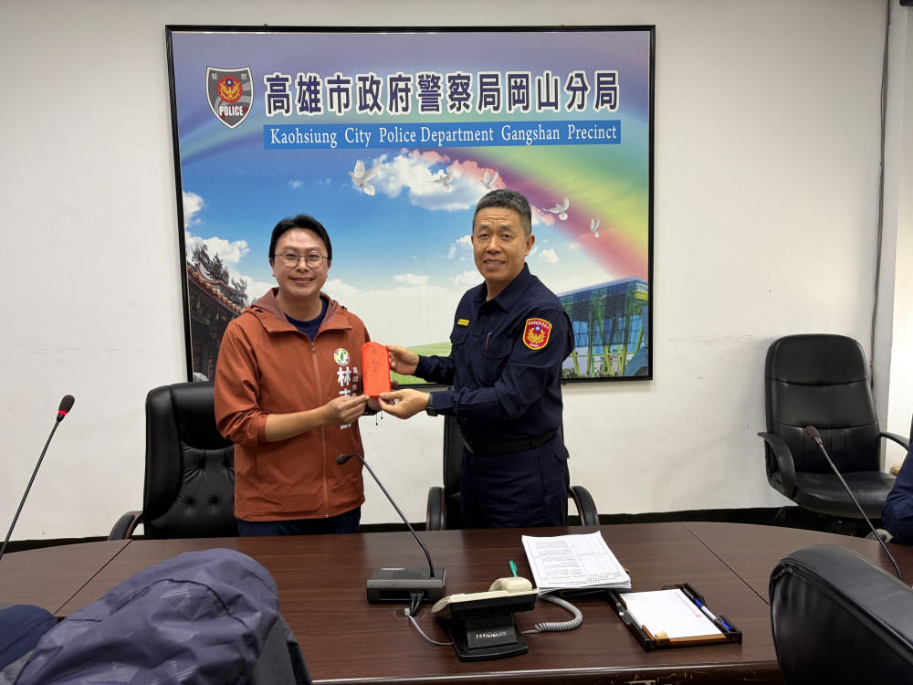 林志誠議員親赴岡山分局慰問 肯定員警春節及連假守護治安辛勞