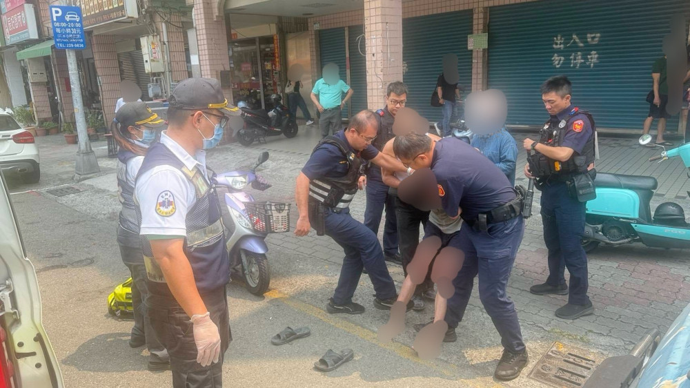 小港驚魂！男子持神明寶劍追人 警方火速制伏送醫