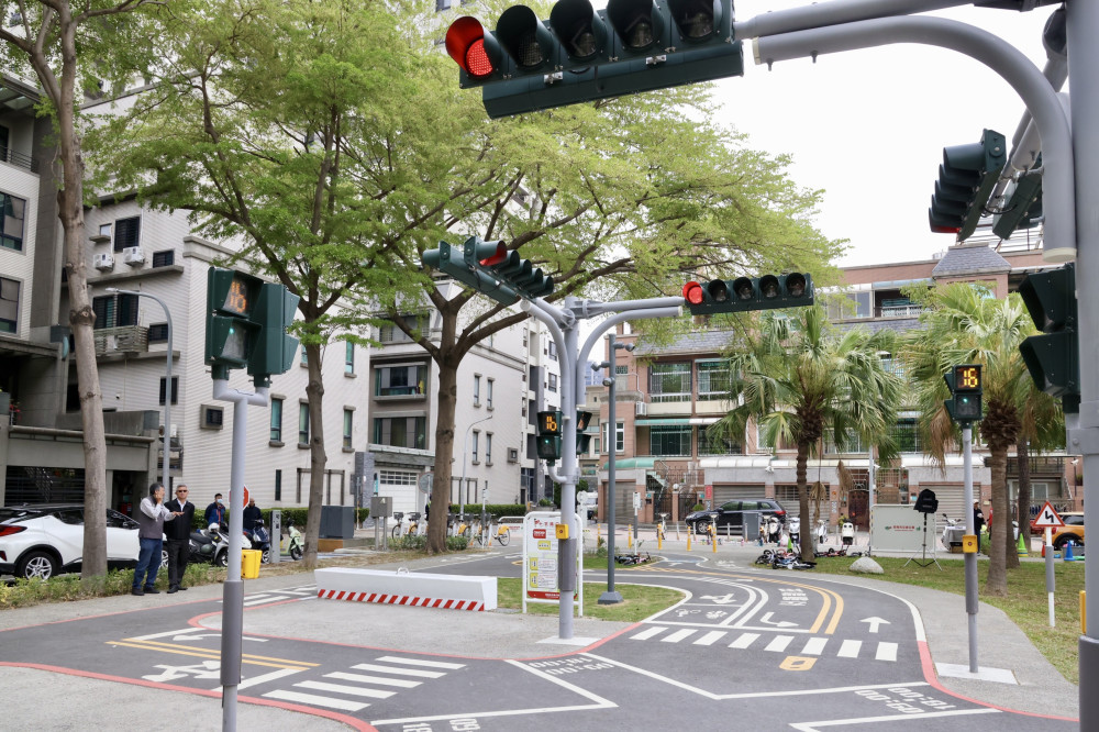 臺南市政府工務局推廣公園特色遊戲場