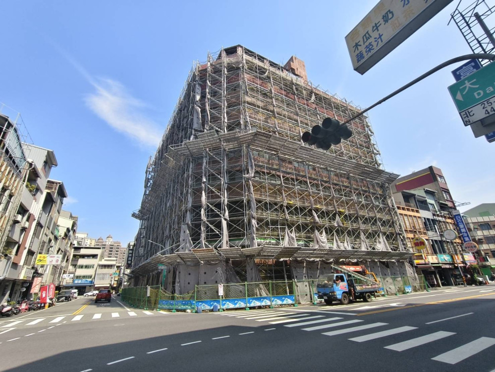 來亞大樓4月1日動工！工務局已完成施工前說明會及住戶物品取回作業將正式拆除