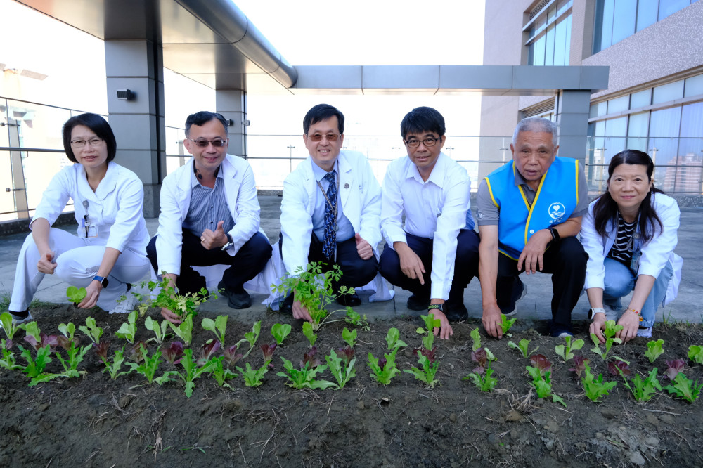 小港醫院植樹節ESG種福田 廚餘變肥打造綠色醫療