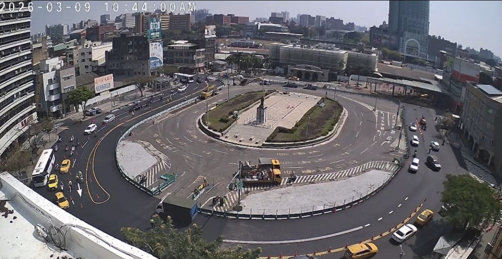 臺南火車站前廣場改造工程第二階段完工 上班日交通順暢