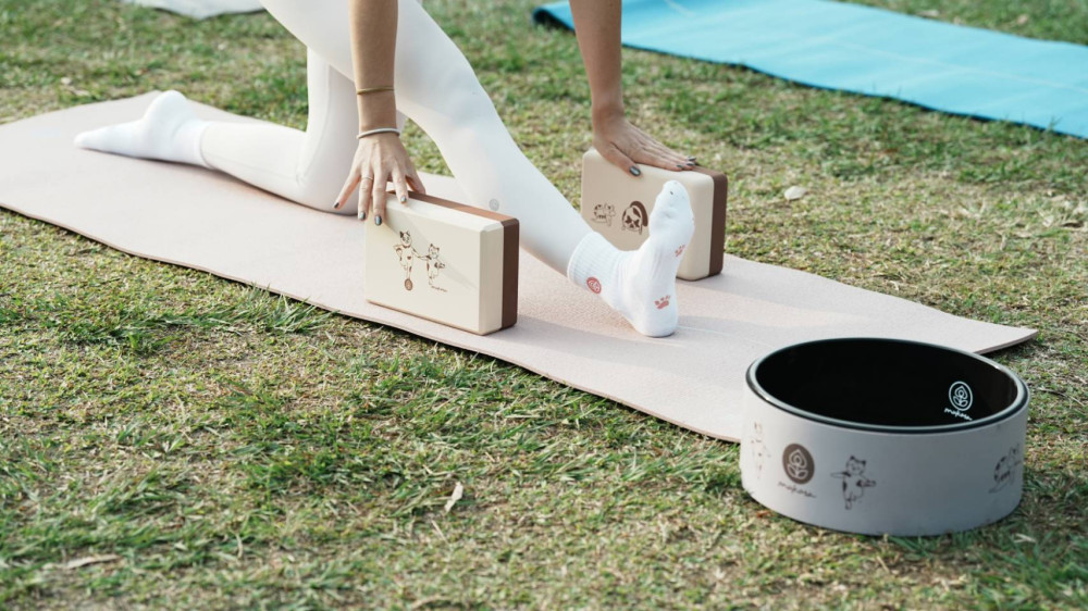 每一筆畫都有溫度！Mukasa白色瑜珈展現原創設計美學