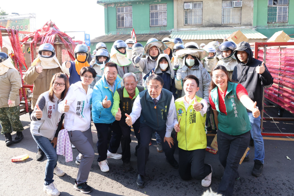 萬炮齊發震府城！鹽水蜂炮2日正式啟炮 200座炮城邀全球遊客「犁蜂炮」