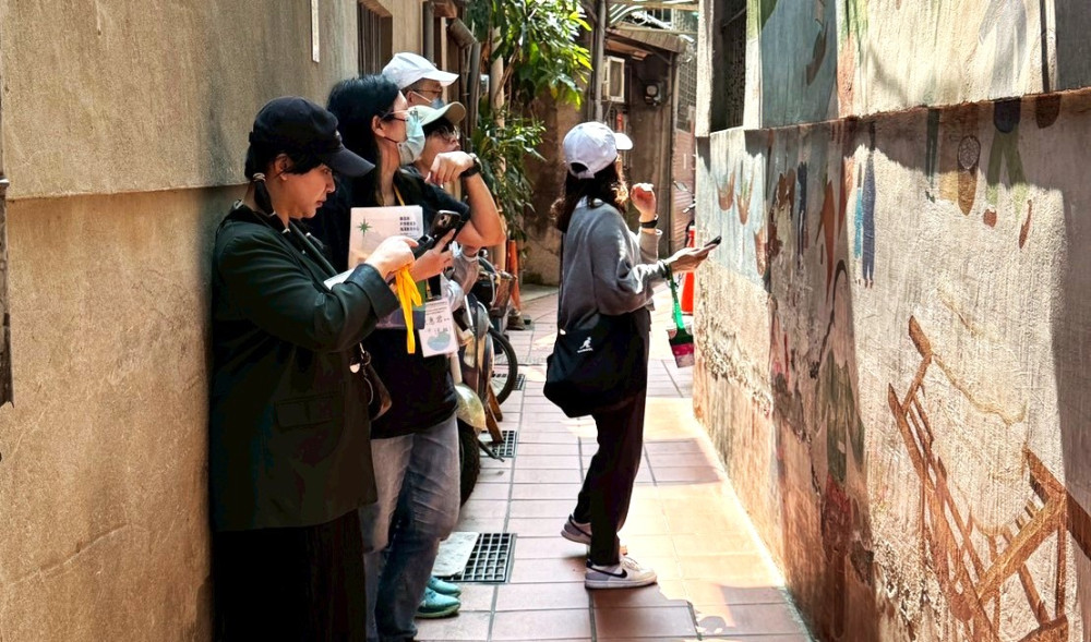 用手機解謎學地方學！新北教師增能研習把新莊老街變成跨域戶外教室