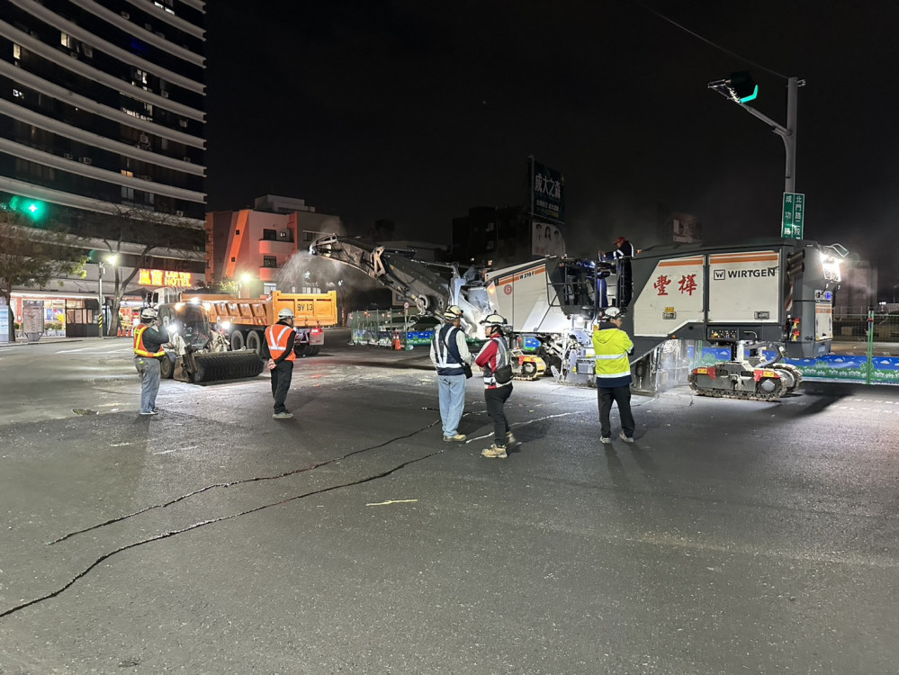 臺南火車站前廣場改造工程第二階段完工 上班日交通順暢