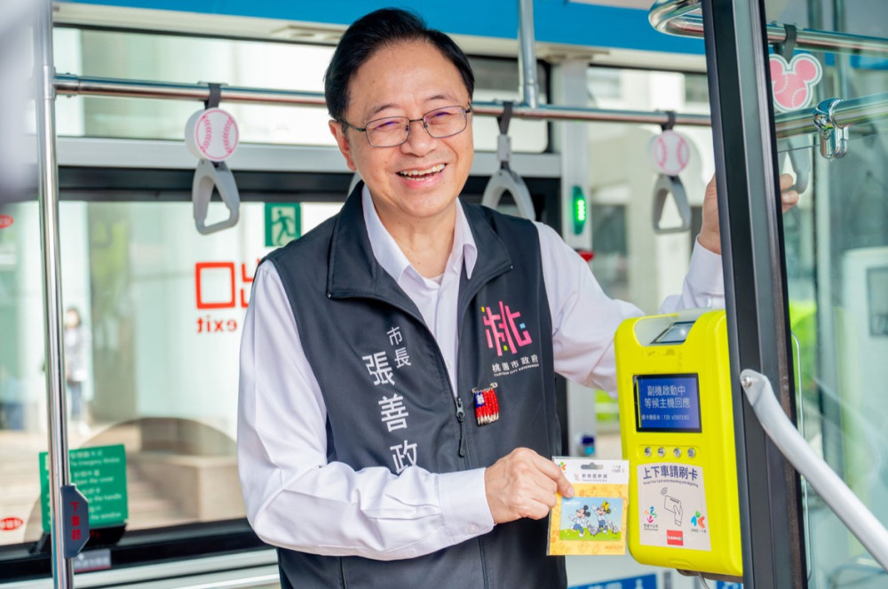 桃園公車系統推新路網班次　迪士尼主題車吸睛 張善政：引進新業者加強服務