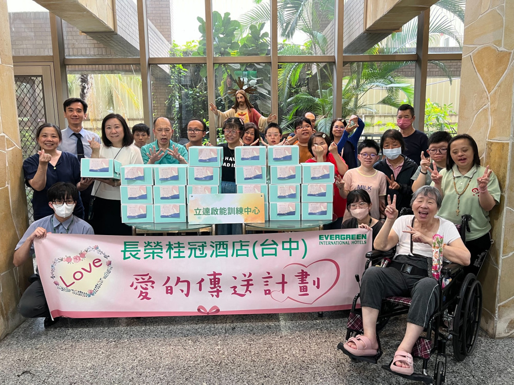 連續13年送暖 台中長榮母親節蛋糕買1捐1傳愛啟動