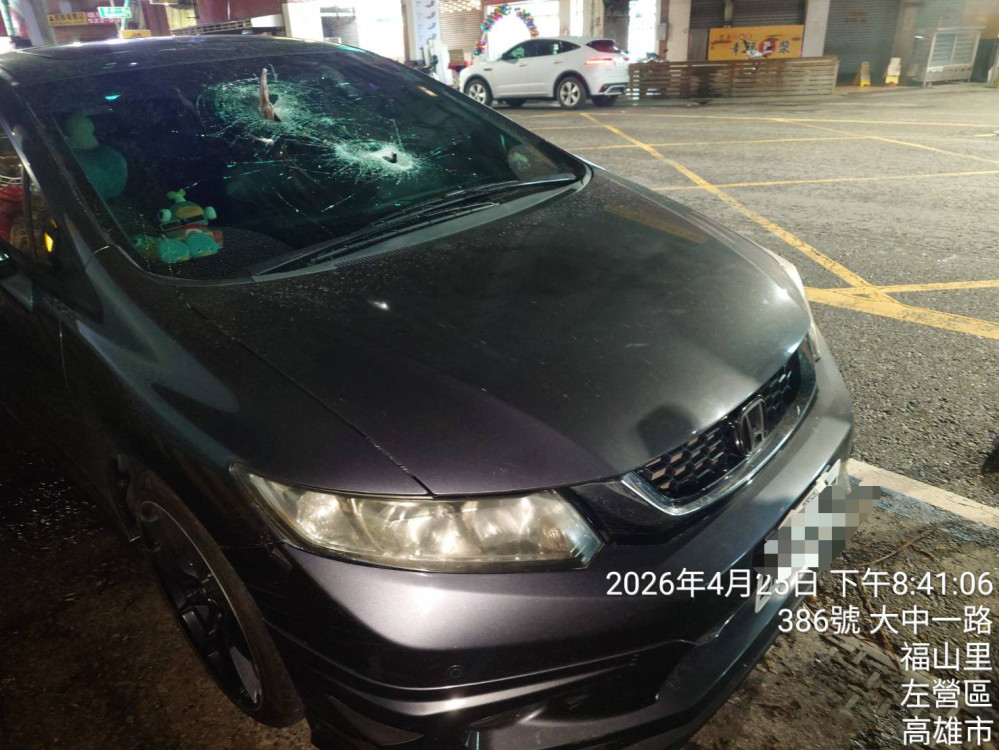 國道驚魂！掉落鐵製品砸車擋風玻璃　警追肇事車主