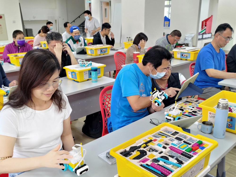 臺南辦機器人教師研習 把科技帶進課堂