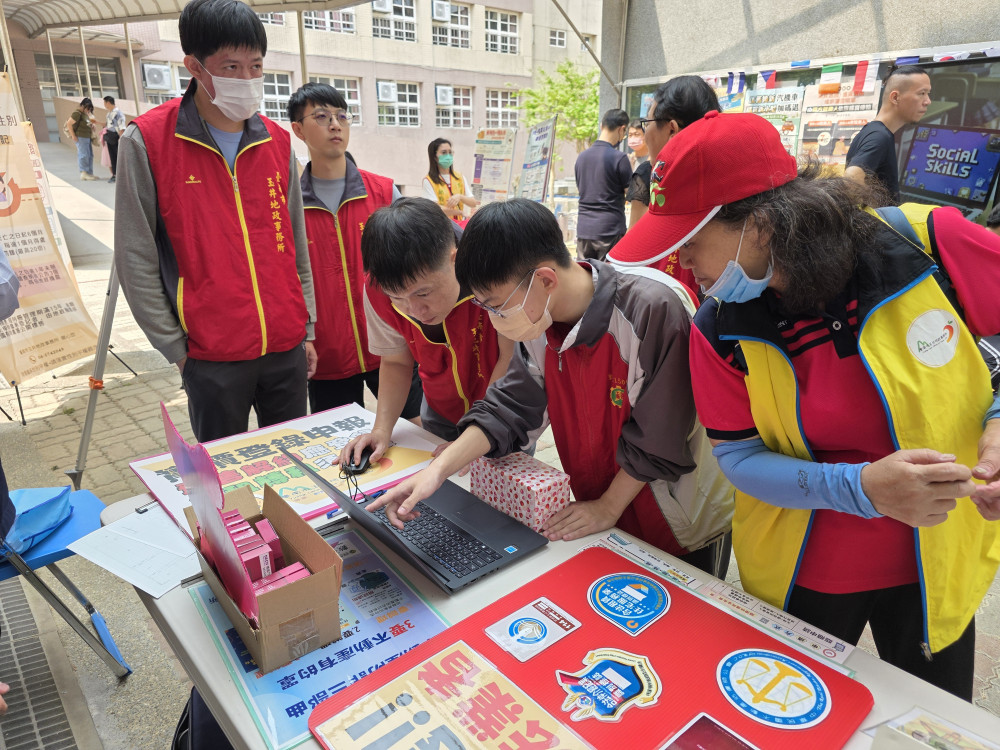 臺南玉井地政所校園推廣 測量知識親近學子