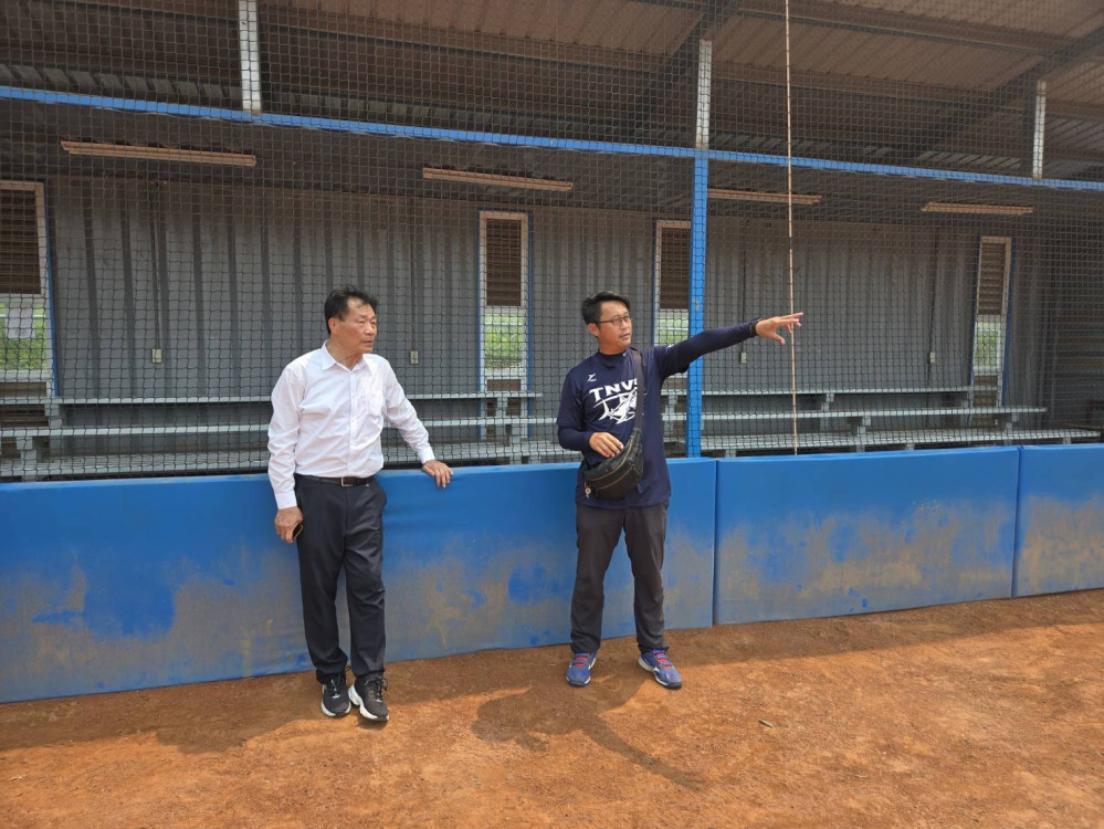 台南市政府體育局會勘棒球場 提升場地品質與安全