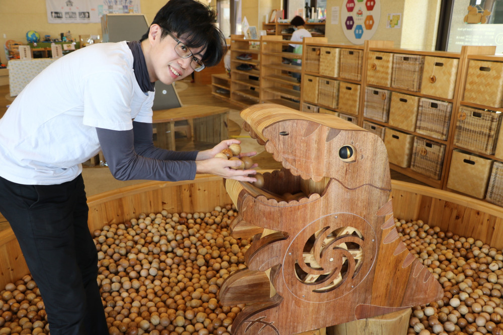 新北市創作者張宇文跨越族群與年齡　用木育玩具闖出一片天