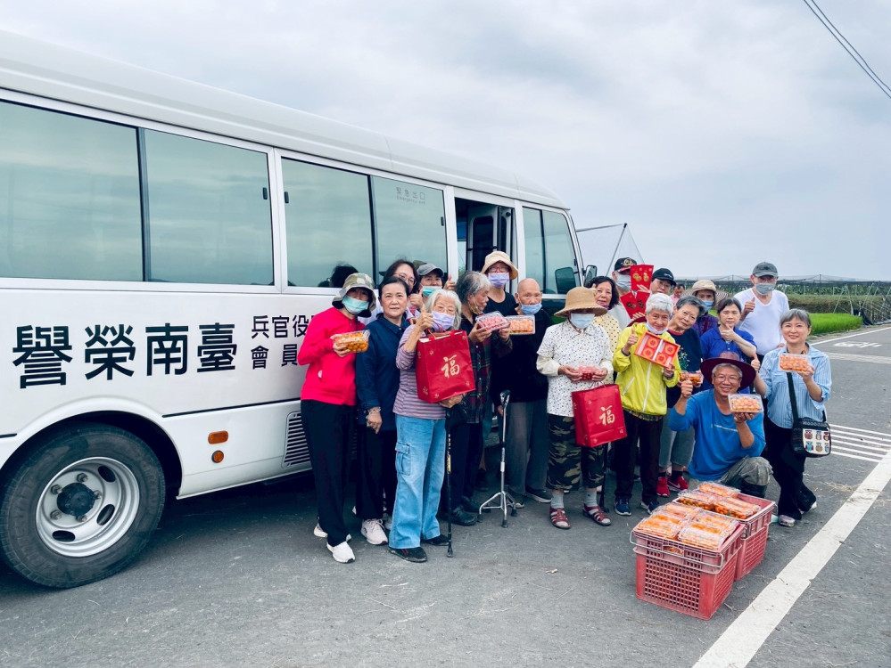 樂智採果喚記憶 臺南榮家長輩美濃番茄滿園香