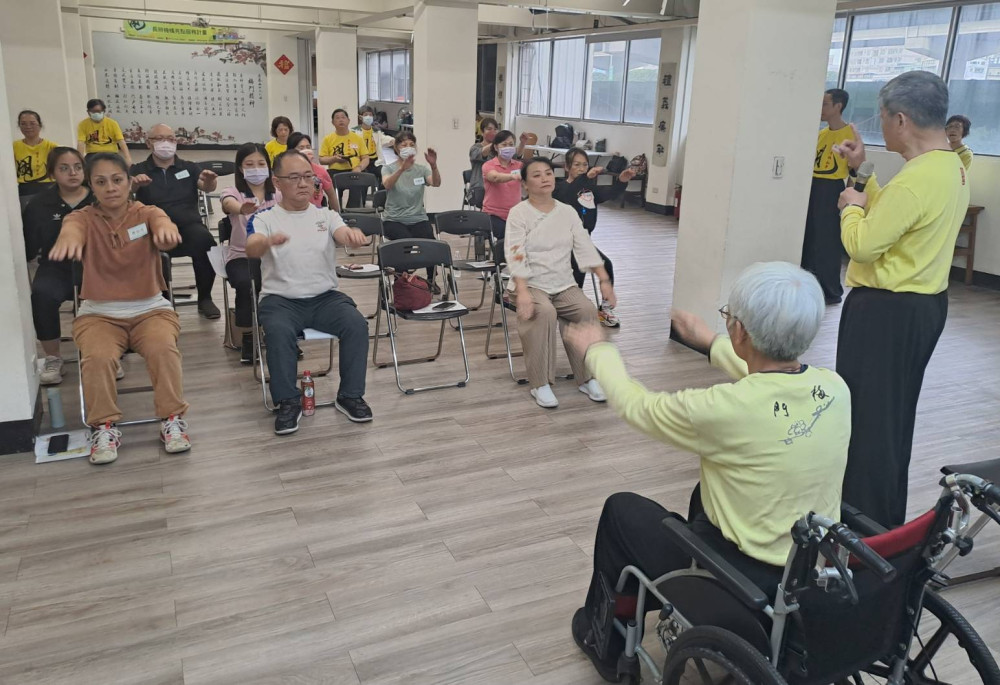 新北市社會局將平甩功納入多元活化方案　活化機構長輩、減輕照服員負擔
