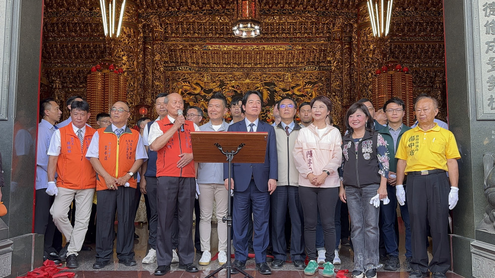 賴清德重返臺南武龍宮揭匾！憶 0206 震災度哽咽：感謝信仰撫平城市傷痕