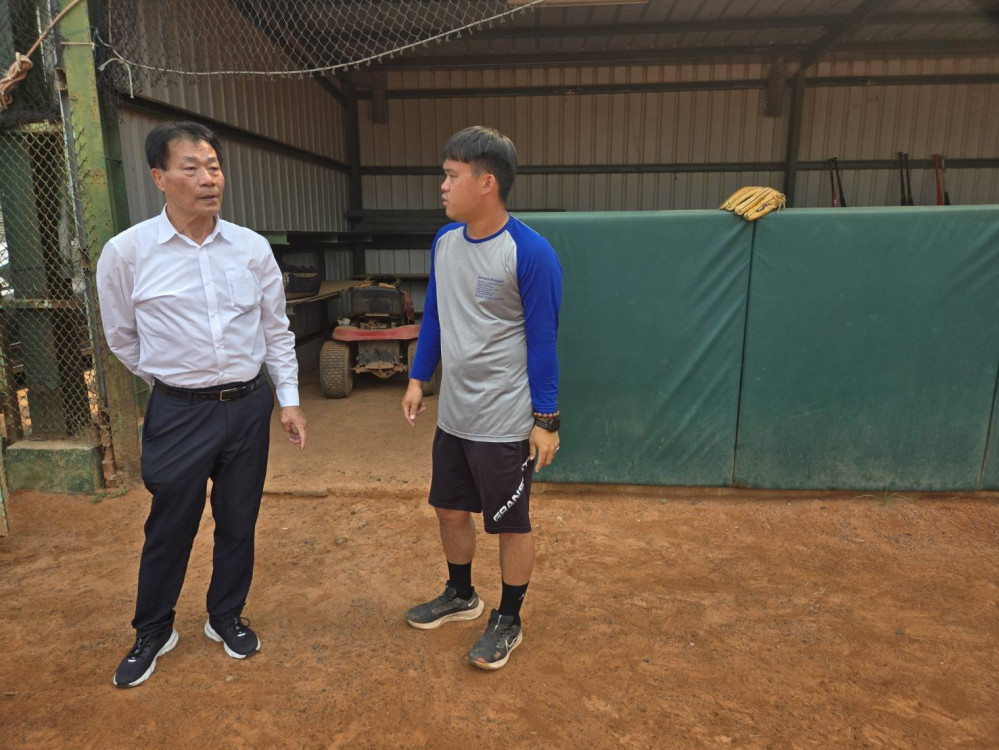 台南市政府體育局會勘棒球場 提升場地品質與安全