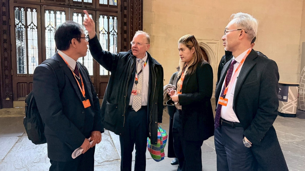 臺南市長黃偉哲首訪英國國會！會晤李納德勳爵，深化台南與大不列顛半導體科技連結