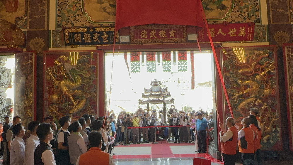 賴清德重返臺南武龍宮揭匾！憶 0206 震災度哽咽：感謝信仰撫平城市傷痕