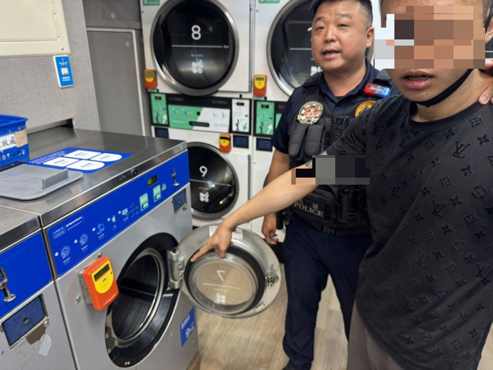 見新興警慌逃露餡！兩嫌藏毒洗衣機內當場被逮