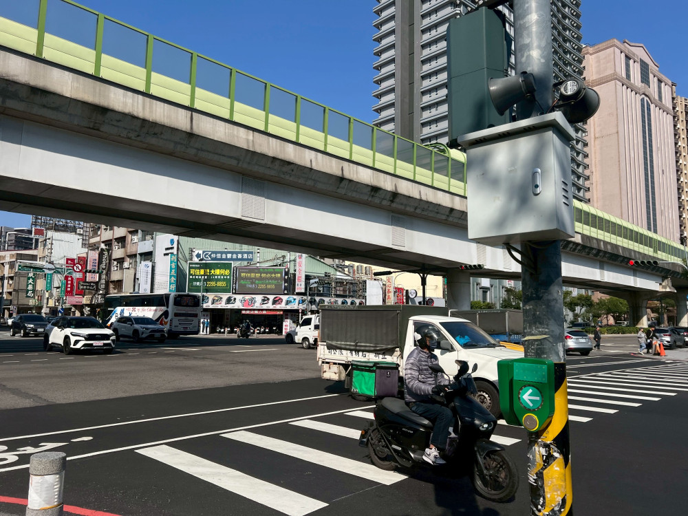 無障礙交通再升級！中市推「聽見綠燈聲音2.0」結合手機APP＋藍牙自動感應