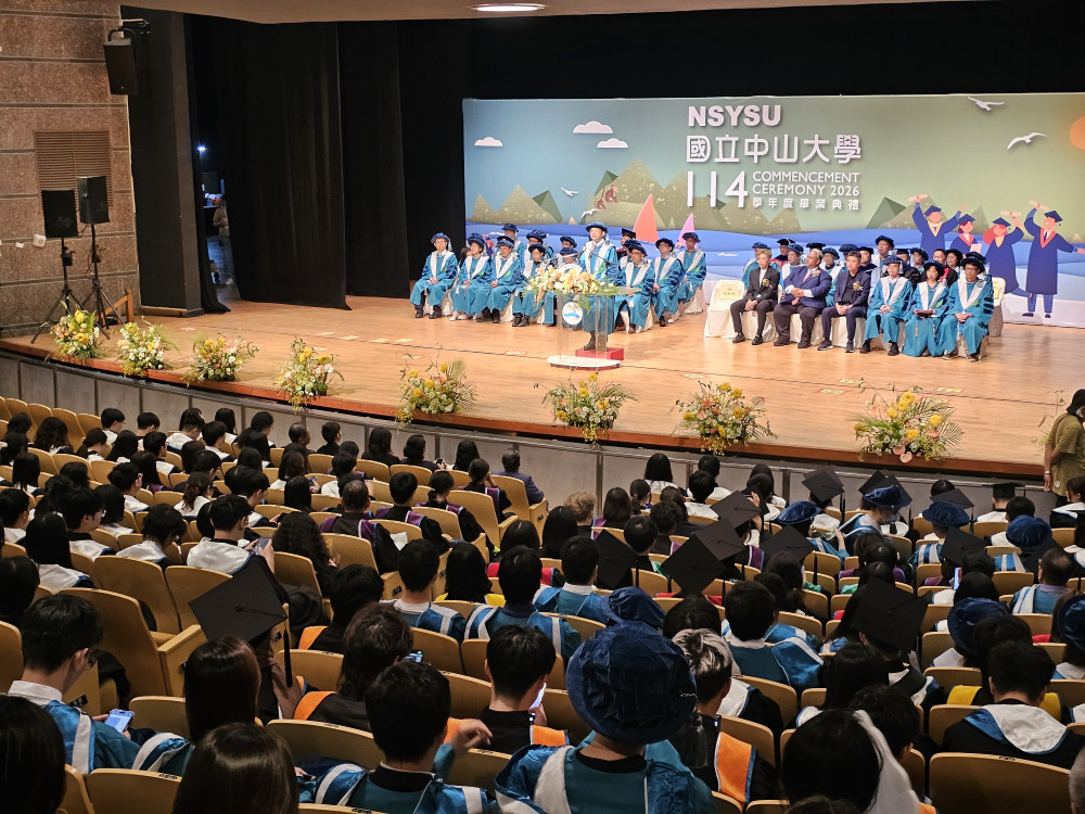 中山大學畢典超催淚　86歲博士生與羽球冠軍同場成焦點