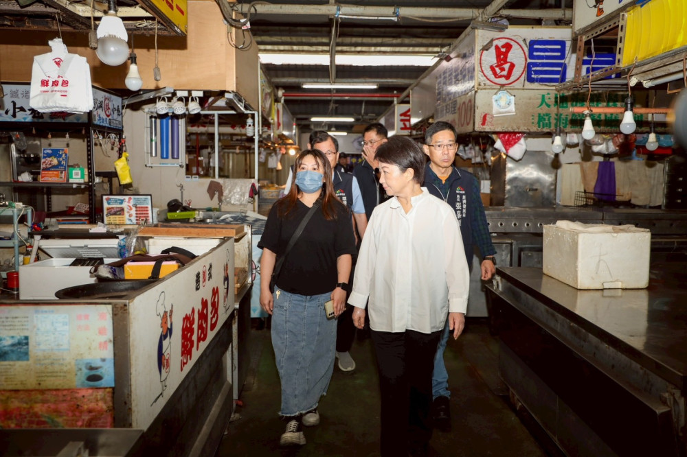 中市環保局加強清疏整頓環境衛生 盧秀燕親赴視察及慰勞第一線同仁　